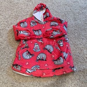 NWT fleece lined snuggie